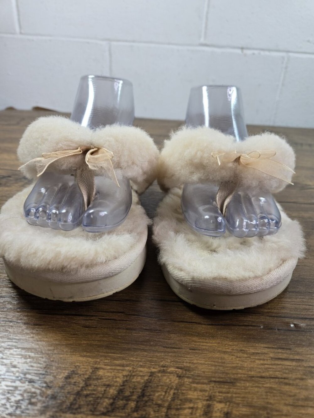 UGG Fluff Flip Flop Cream Sheepskin Shearling Thong Slippers Sandals Women’s 9 - Picture 2 of 8